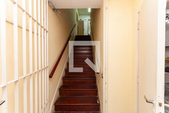 Escada de casa à venda com 3 quartos, 279m² em Perdizes, São Paulo