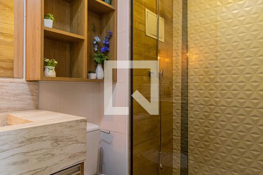 Banheiro de apartamento para alugar com 2 quartos, 56m² em Vila Santana, São Paulo