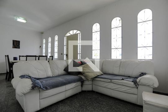 Sala de Estar de casa para alugar com 3 quartos, 395m² em Vila Nova Socorro, Mogi das Cruzes