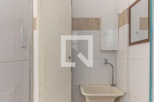 Banheiro de kitnet/studio para alugar com 1 quarto, 35m² em Santa Efigênia, São Paulo