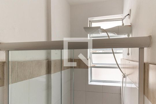 Banheiro de kitnet/studio para alugar com 1 quarto, 35m² em Santa Efigênia, São Paulo