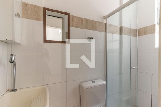 Banheiro de kitnet/studio para alugar com 1 quarto, 35m² em Santa Efigênia, São Paulo