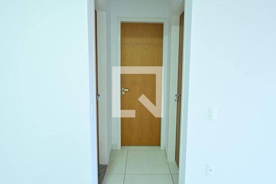 Corredor de apartamento à venda com 2 quartos, 65m² em Parque Amazonia, Goiânia