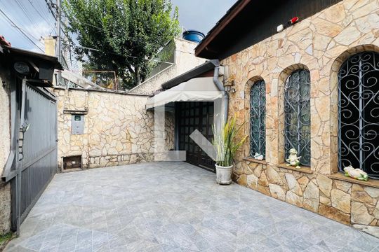 Garagem de casa para alugar com 4 quartos, 228m² em Vila Rosalia, Guarulhos