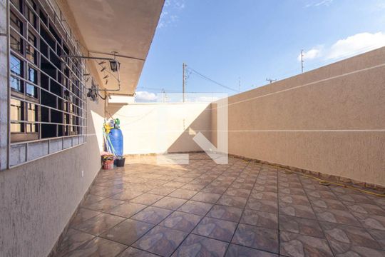 Garagem de casa para alugar com 3 quartos, 126m² em Cajuru, Curitiba