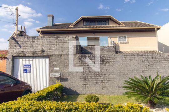 Fachada de casa para alugar com 3 quartos, 126m² em Cajuru, Curitiba