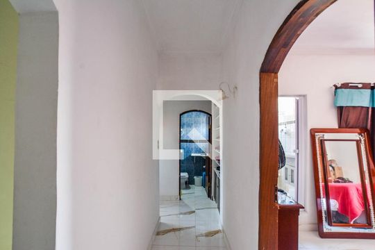 Corredor de casa para alugar com 3 quartos, 160m² em Vila Luzita, Santo André