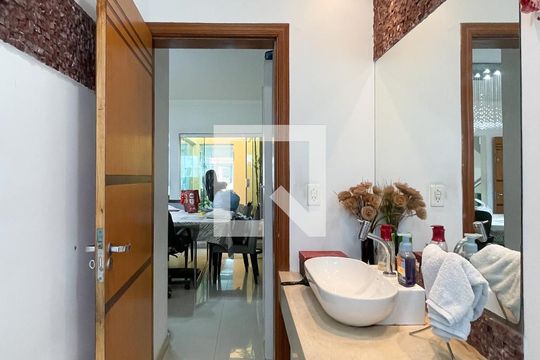Lavabo de casa à venda com 3 quartos, 296m² em Jardim do Mar, São Bernardo do Campo