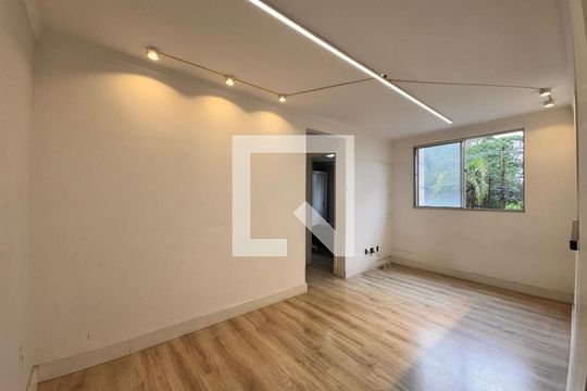 Sala de apartamento à venda com 2 quartos, 50m² em Parque Sao Vicente, Santo André