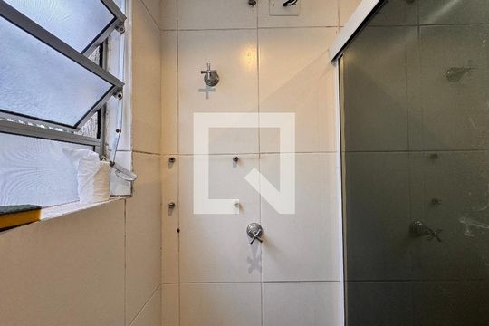 Banheiro de apartamento à venda com 2 quartos, 50m² em Parque Sao Vicente, Santo André