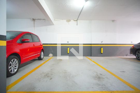 Box 16 de apartamento à venda com 3 quartos, 186m² em Petrópolis, Porto Alegre