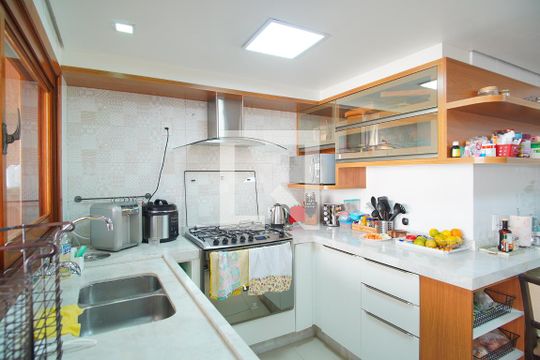 Cozinha de apartamento à venda com 3 quartos, 186m² em Petrópolis, Porto Alegre