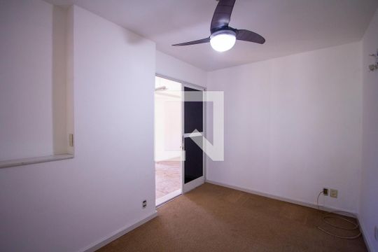 Sala  de casa de condomínio à venda com 4 quartos, 600m² em Maceió, Niterói