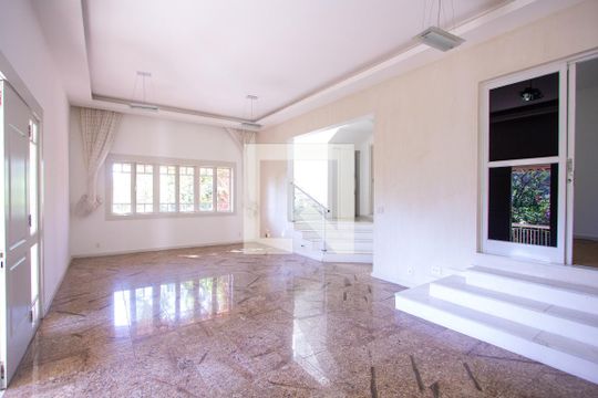 Sala de casa de condomínio à venda com 4 quartos, 600m² em Maceió, Niterói