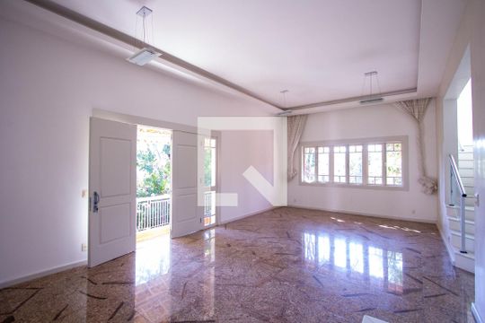 Sala de casa de condomínio à venda com 4 quartos, 600m² em Maceió, Niterói