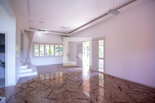 Sala de casa de condomínio à venda com 4 quartos, 600m² em Maceió, Niterói