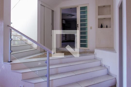 Sala de casa de condomínio à venda com 4 quartos, 600m² em Maceió, Niterói