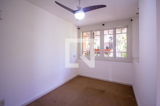 Sala  de casa de condomínio à venda com 4 quartos, 600m² em Maceió, Niterói