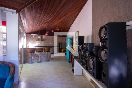 Sala  de casa de condomínio à venda com 4 quartos, 600m² em Maceió, Niterói