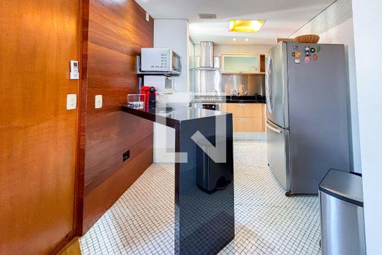 Cozinha de apartamento à venda com 1 quarto, 118m² em Sumarezinho, São Paulo
