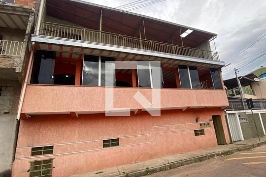 Fachada de casa à venda com 8 quartos, 136m² em Regina, Contagem