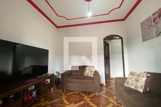 Sala 1 de casa à venda com 8 quartos, 136m² em Regina, Contagem