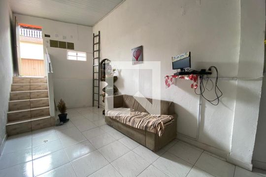 Sala 4 de casa à venda com 8 quartos, 136m² em Regina, Contagem