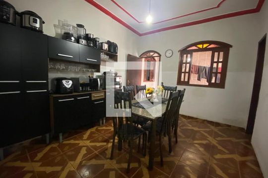 Cozinha 3 de casa à venda com 8 quartos, 136m² em Regina, Contagem