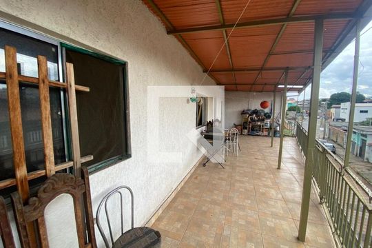 Área comum de casa à venda com 8 quartos, 136m² em Regina, Contagem