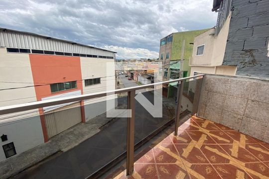 Área comum de casa à venda com 8 quartos, 136m² em Regina, Contagem
