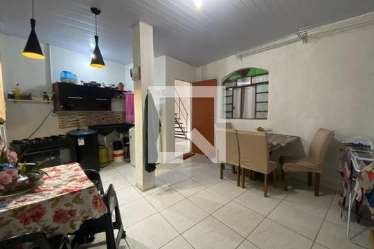 Sala 5 de casa à venda com 8 quartos, 136m² em Regina, Contagem