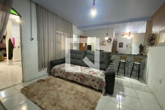 Sala 2 de casa à venda com 8 quartos, 136m² em Regina, Contagem