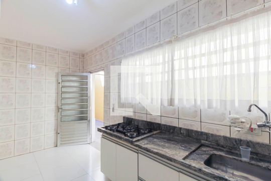 Cozinha de casa à venda com 4 quartos, 200m² em Jardim Santa Teresinha, São Paulo
