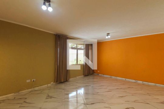 Sala de casa à venda com 4 quartos, 200m² em Jardim Santa Teresinha, São Paulo