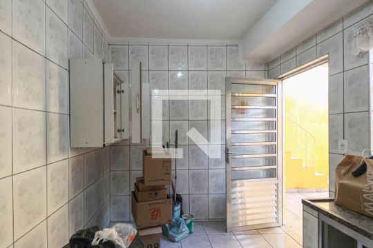 Edícula de casa à venda com 4 quartos, 200m² em Jardim Santa Teresinha, São Paulo