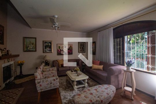 Casa à venda com 4 quartos, 260m² em Nonoai, Porto Alegre