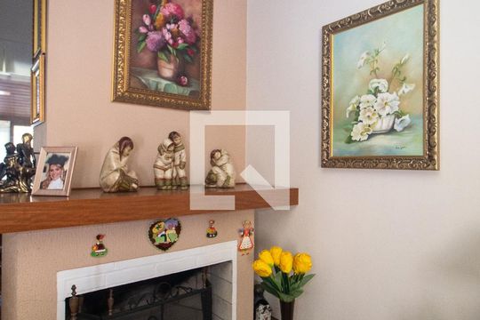 Sala de casa à venda com 4 quartos, 260m² em Nonoai, Porto Alegre