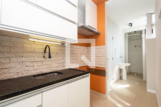 Cozinha de apartamento para alugar com 2 quartos, 90m² em Bela Vista, São Paulo