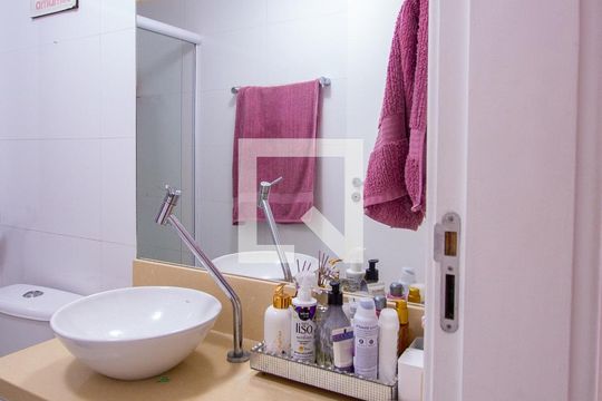 Banheiro Social de apartamento à venda com 2 quartos, 67m² em Maceio, Niterói