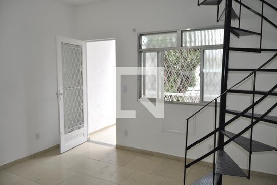 Sala de casa à venda com 2 quartos, 88m² em Piedade, Rio de Janeiro