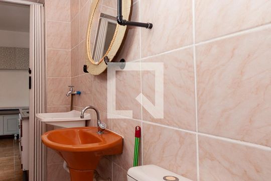 Banheiro Social de kitnet/studio para alugar com 1 quarto, 25m² em Parque Residencial da Lapa, São Paulo