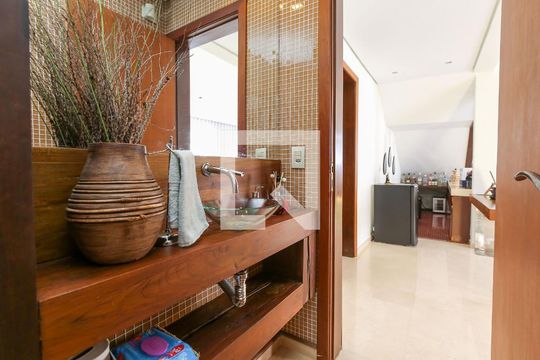 BANHEIRO 2 de casa à venda com 4 quartos, 596m² em Estoril, Belo Horizonte