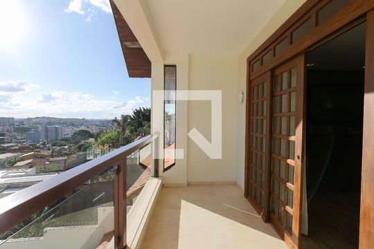 VARANDA DO QUARTO4 de casa à venda com 4 quartos, 596m² em Estoril, Belo Horizonte