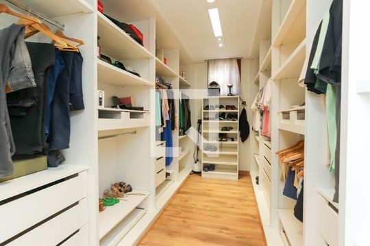CLOSET de casa à venda com 4 quartos, 596m² em Estoril, Belo Horizonte