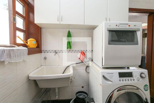 ÁREA DE SERVIÇO de casa à venda com 4 quartos, 596m² em Estoril, Belo Horizonte