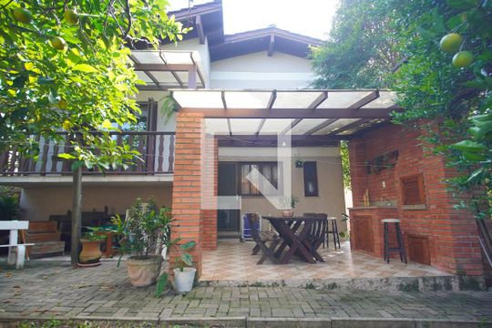 Quintal de casa à venda com 4 quartos, 307m² em Ideal, Novo Hamburgo
