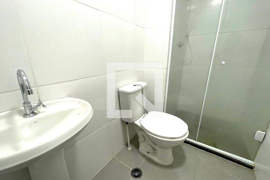 Banheiro de apartamento para alugar com 2 quartos, 36m² em Lapa, São Paulo