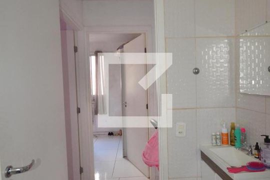 Banheiro de apartamento para alugar com 2 quartos, 43m² em Campo Grande, Rio de Janeiro