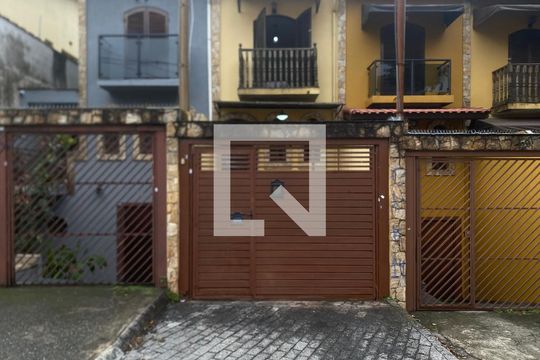 Fachada de casa para alugar com 2 quartos, 108m² em Vila Nhocuné, São Paulo