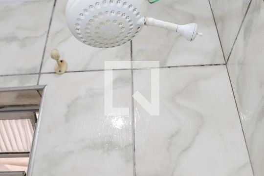 Banheiro 2 de casa para alugar com 2 quartos, 75m² em Luz, São Paulo